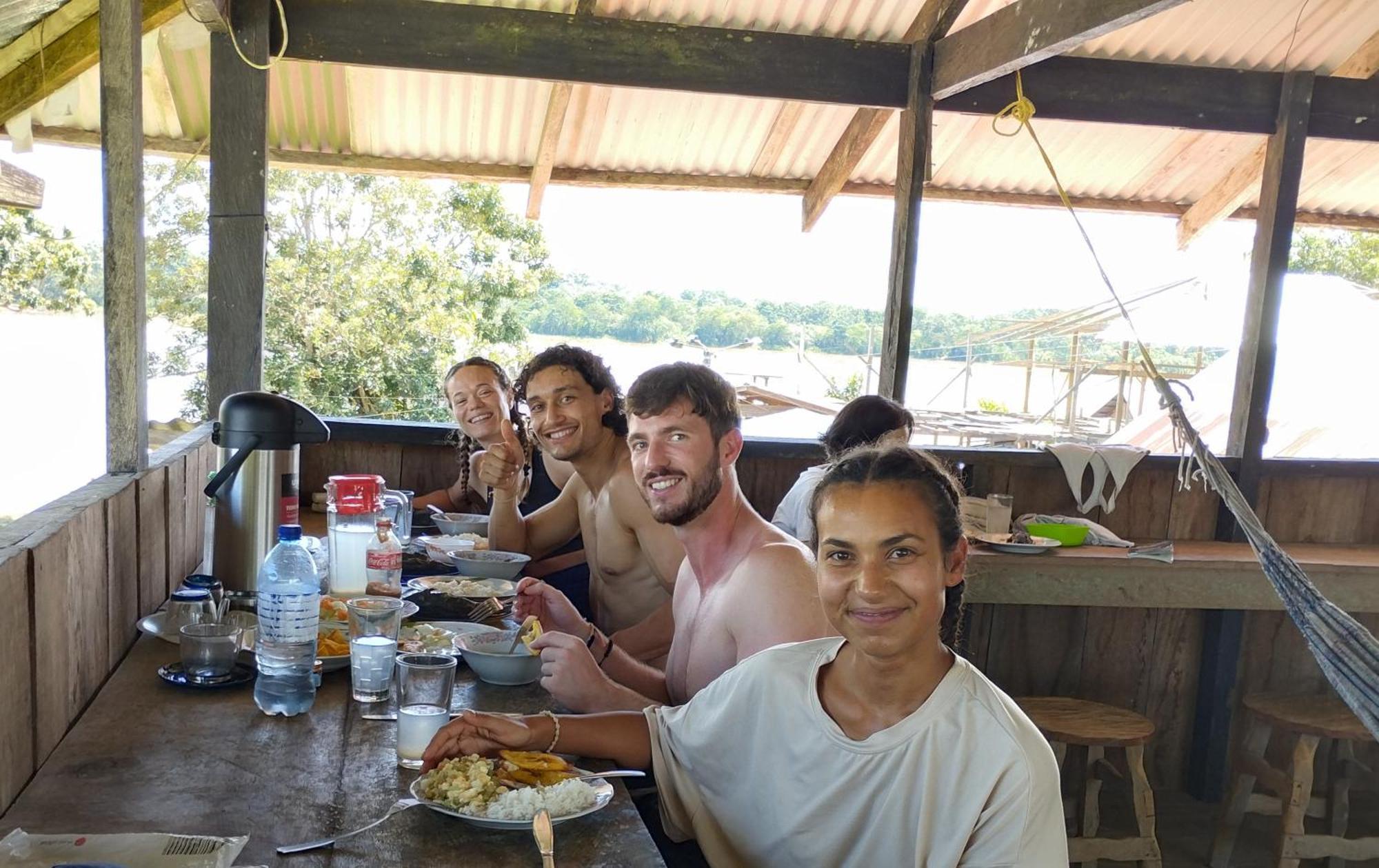 Hospedaje Y Tours Reina Arriera Amazonas Colombia Macedonia ภายนอก รูปภาพ