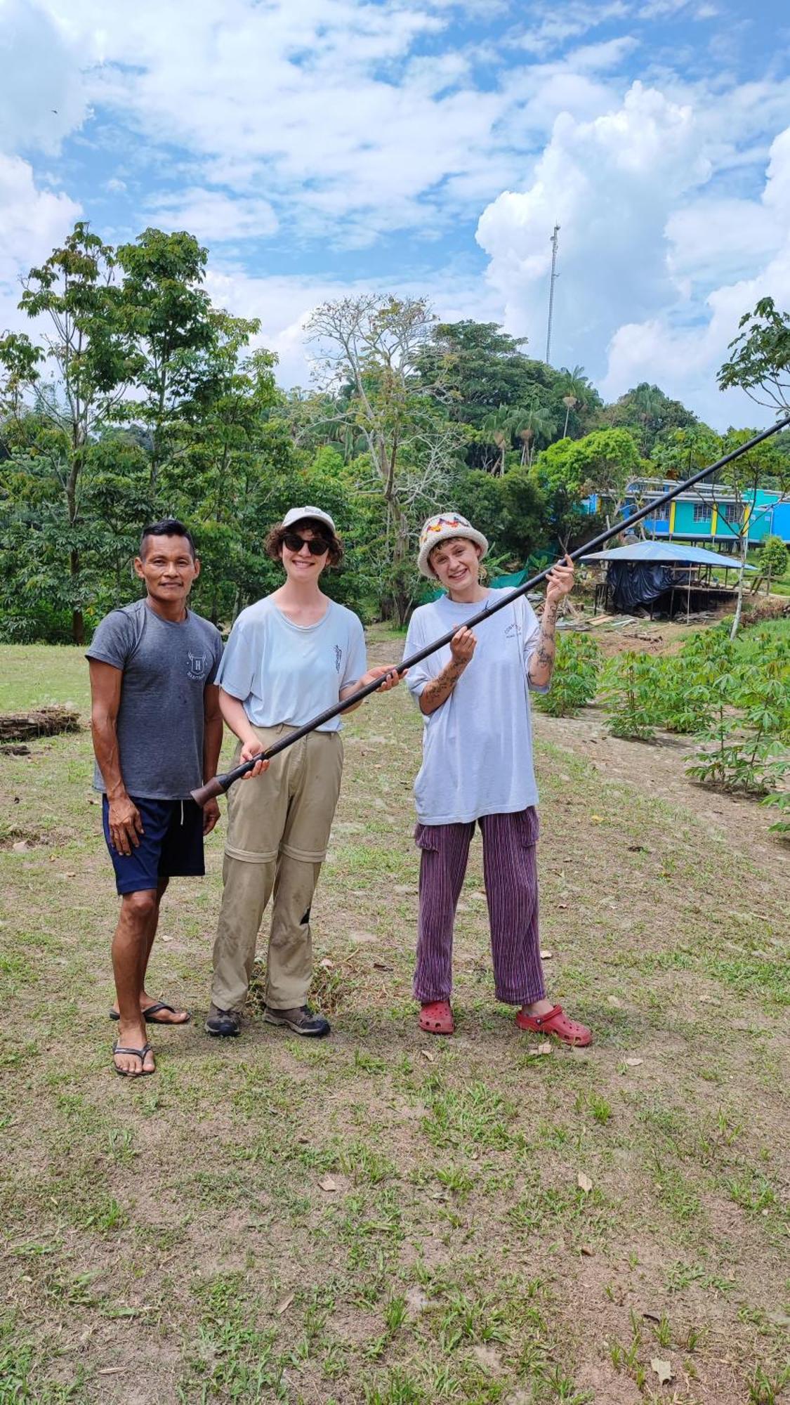 Hospedaje Y Tours Reina Arriera Amazonas Colombia Macedonia ภายนอก รูปภาพ